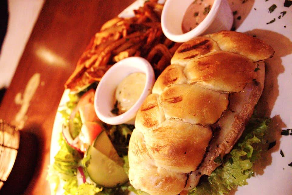 Le Maizonneuve | restaurant | 4641 Rue Sainte-Catherine E, Montréal, QC H1V 1Z1, Canada | 5145548905 OR +1 514-554-8905