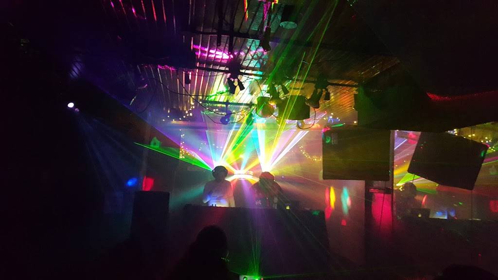 Quarters | restaurant | 900 E Center St, Milwaukee, WI 53212, USA | 4142634140 OR +1 414-263-4140