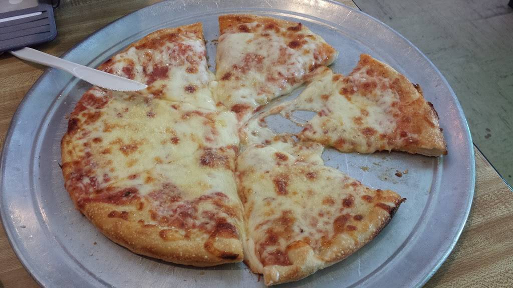 Georgios Famous Pizza | restaurant | 211 Main St, North Myrtle Beach, SC 29582, USA | 8432493135 OR +1 843-249-3135