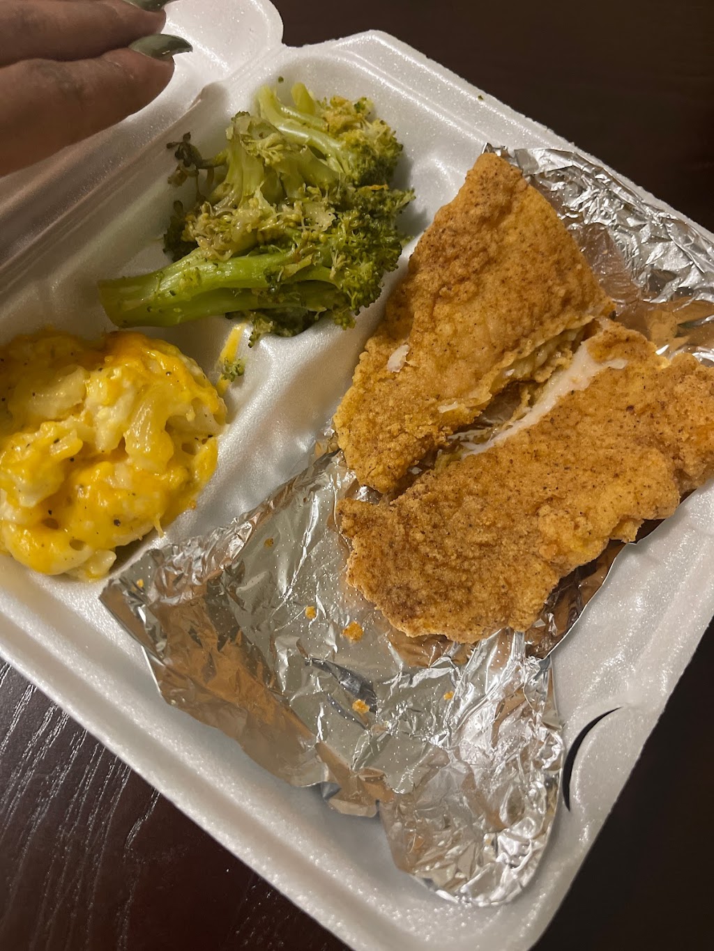 Lavish | restaurant | 512 Avenue of the States, Chester, PA 19013, USA | 4844804708 OR +1 484-480-4708