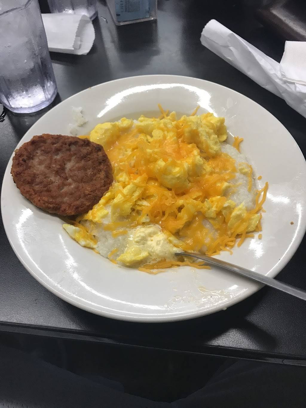 Charlies Southern Bistro | restaurant | 206 S Orange Ave, Green Cove Springs, FL 32043, USA | 9046572029 OR +1 904-657-2029