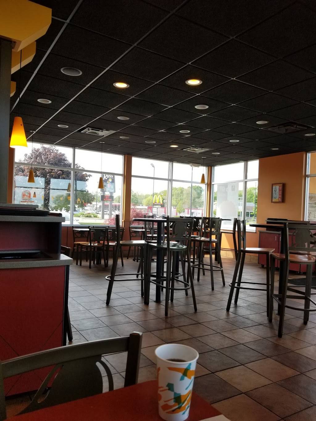 Taco Bell | meal takeaway | 190 N River Ave, Holland, MI 49424, USA | 6163552199 OR +1 616-355-2199