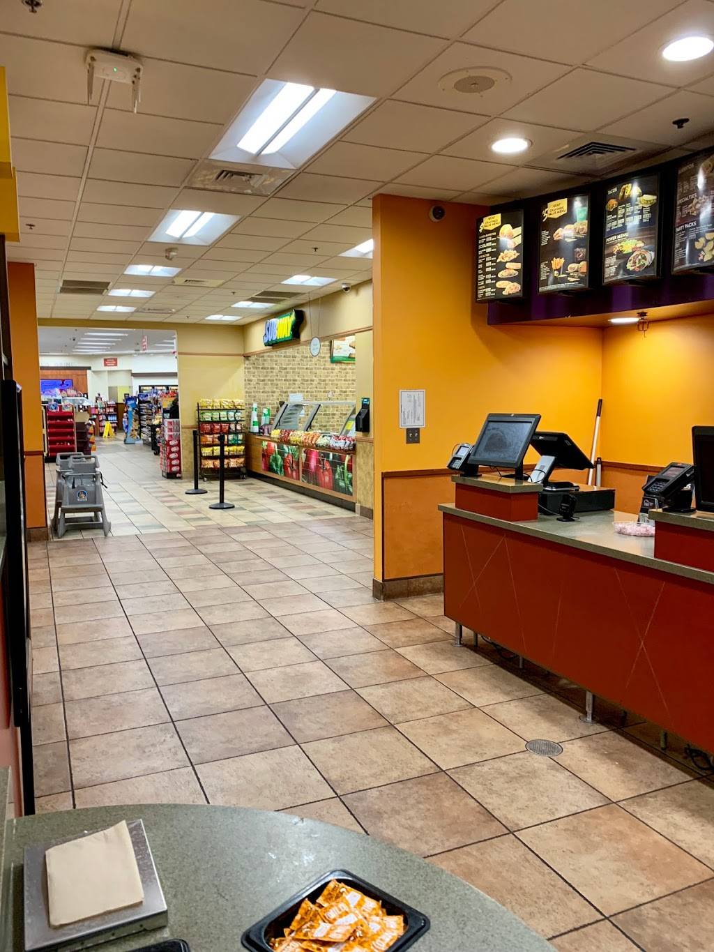 Taco Bell | restaurant | 5570 E Travel Plaza Way, Tucson, AZ 85756, USA | 5206633424 OR +1 520-663-3424