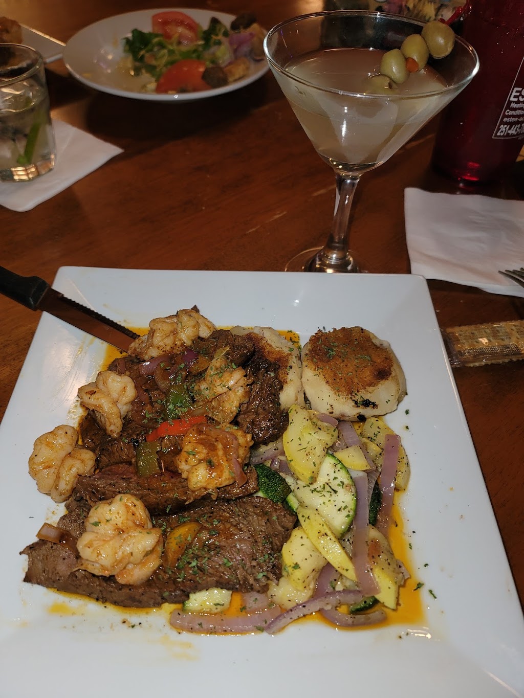 Maghees Grill On the Hill | restaurant | 3607 Old Shell Rd, Mobile, AL 36608, USA | 2514458700 OR +1 251-445-8700