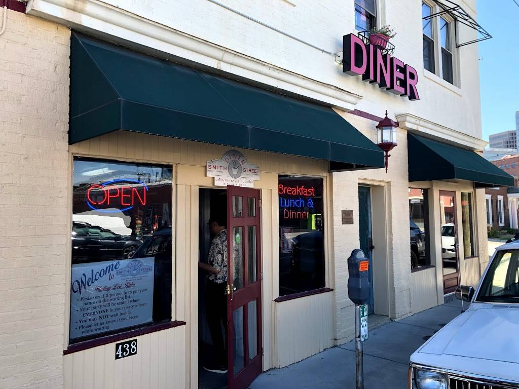 Smith Street Diner | restaurant | 438 Battleground Ave, Greensboro, NC 27401, USA | 3363798666 OR +1 336-379-8666