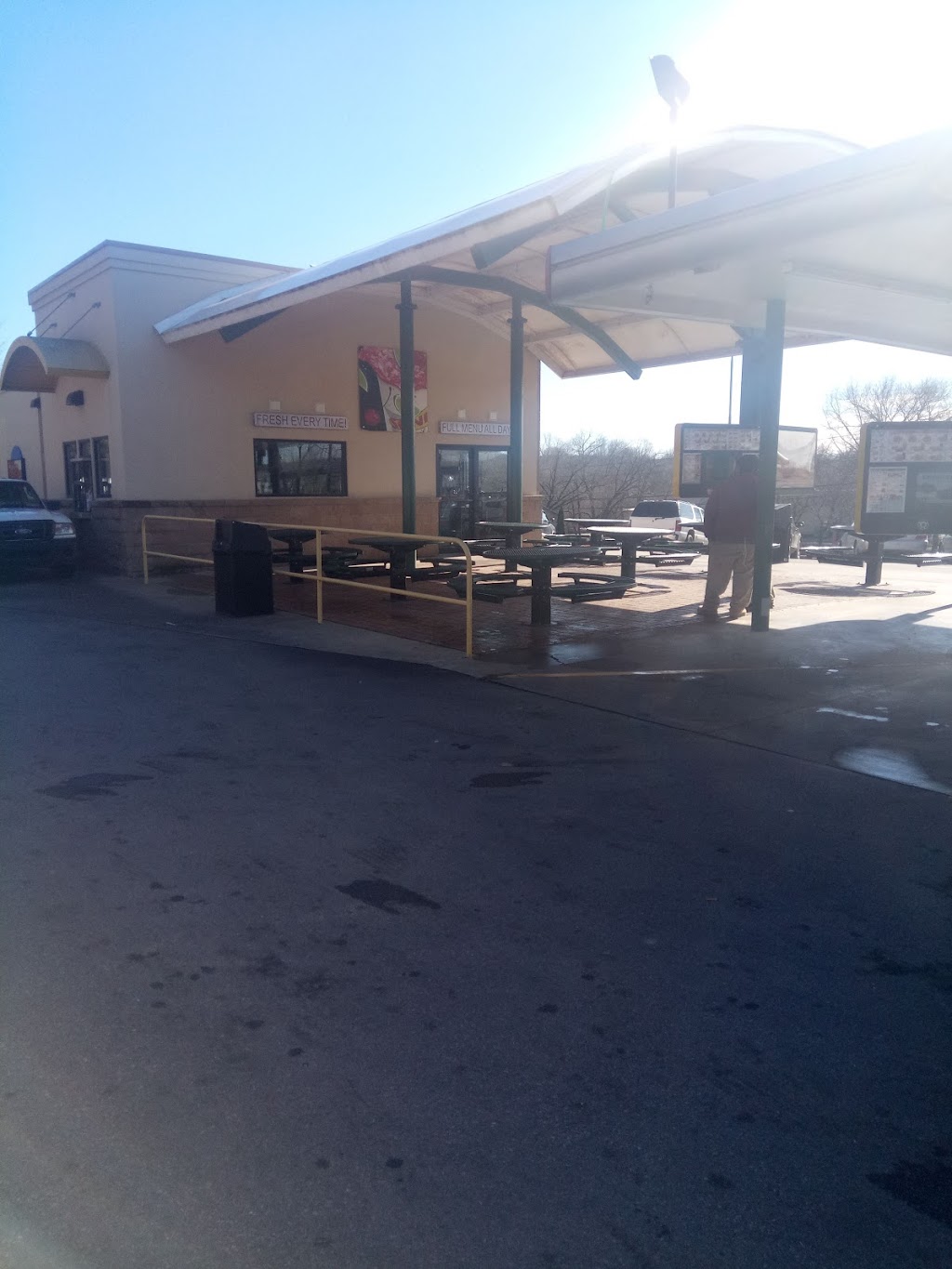 Sonic Drive-In | restaurant | 404 Highway 62 East, Yellville, AR 72687, USA | 8704492600 OR +1 870-449-2600