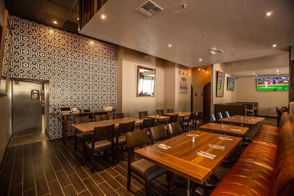 El Jefe | restaurant | 101 W Mission Blvd #101, Pomona, CA 91766, USA | 9094616410 OR +1 909-461-6410
