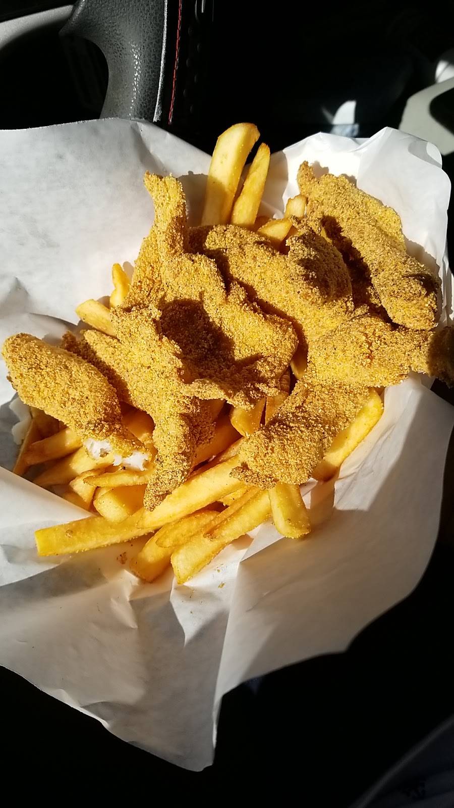 Family House of Fish & Poultry | restaurant | 25140 Mission Blvd, Hayward, CA 94544, USA | 5108864112 OR +1 510-886-4112