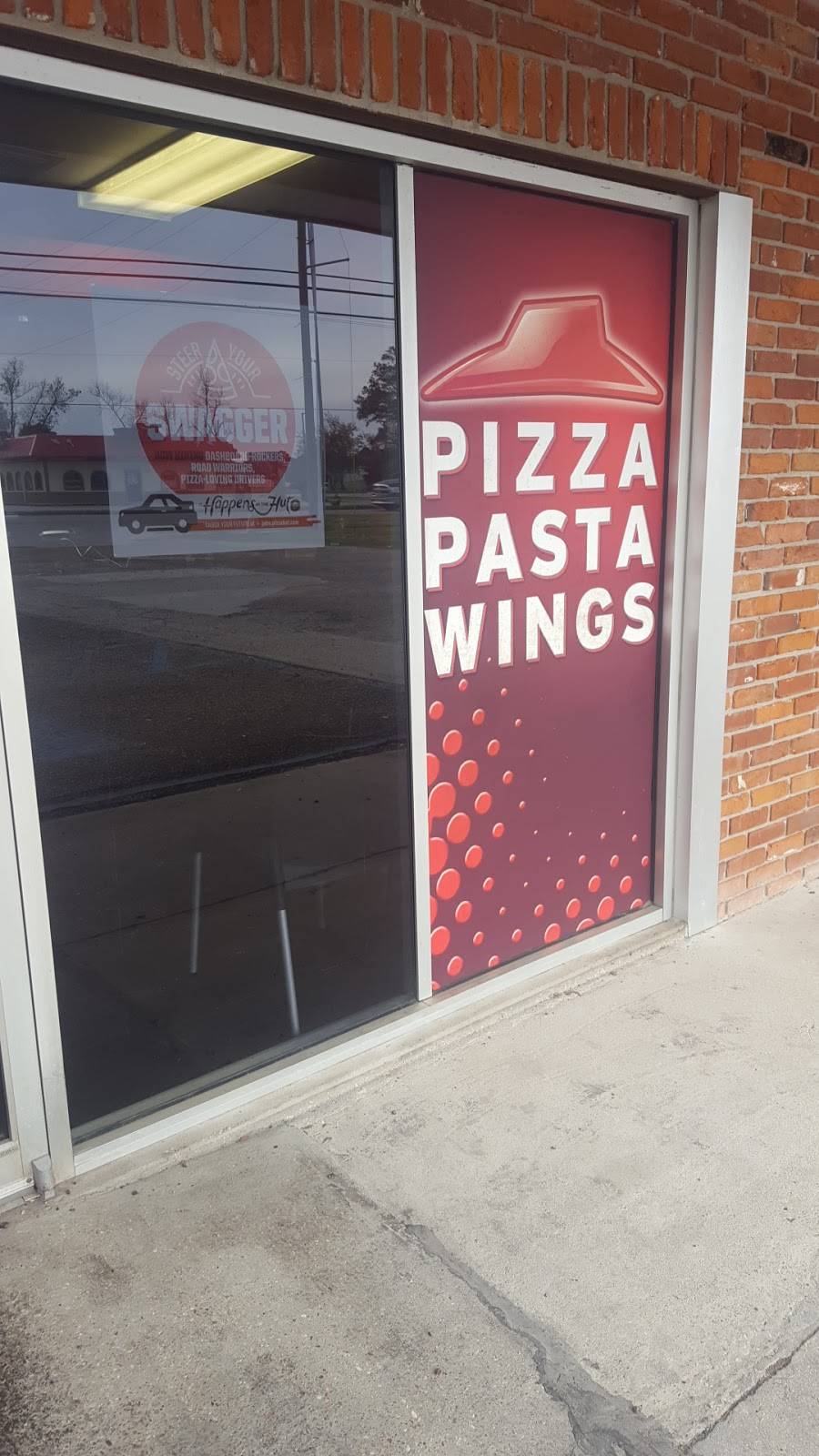 Pizza Hut | meal delivery | 1416 Rees St, Breaux Bridge, LA 70517, USA | 3373324422 OR +1 337-332-4422