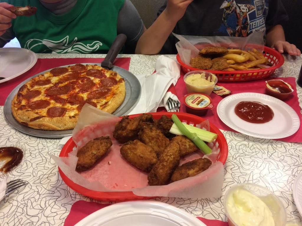 Julios Famous Pizzeria | restaurant | 515 S Oxford Valley Rd, Fairless Hills, PA 19030, USA | 2159454355 OR +1 215-945-4355