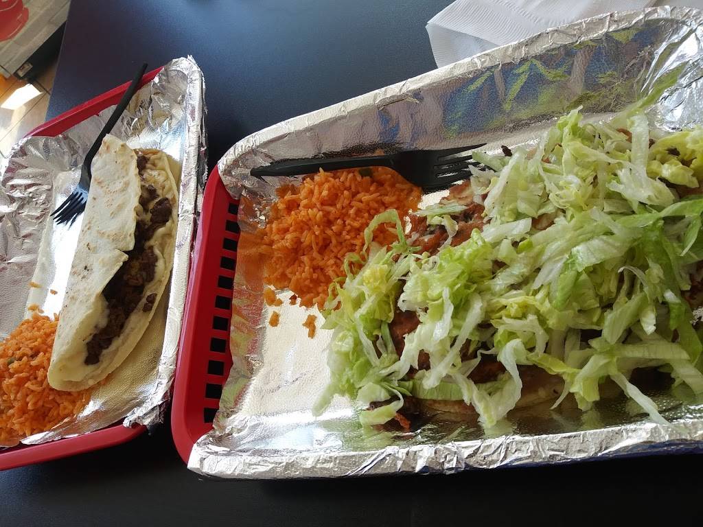 Takikos Taco Stop | restaurant | 9355 Culebra Rd #103, San Antonio, TX 78251, USA | 2103525234 OR +1 210-352-5234