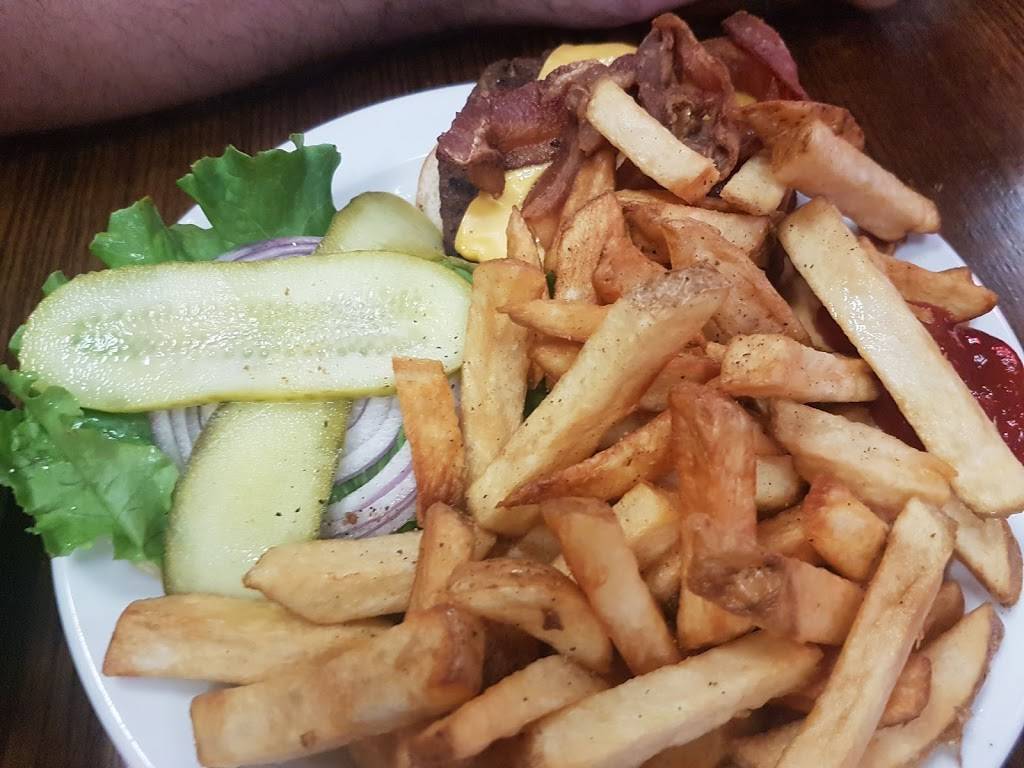 Chuggys | restaurant | 388 Barton St, Stoney Creek, ON L8E 2K9, Canada | 9056625348 OR +1 905-662-5348