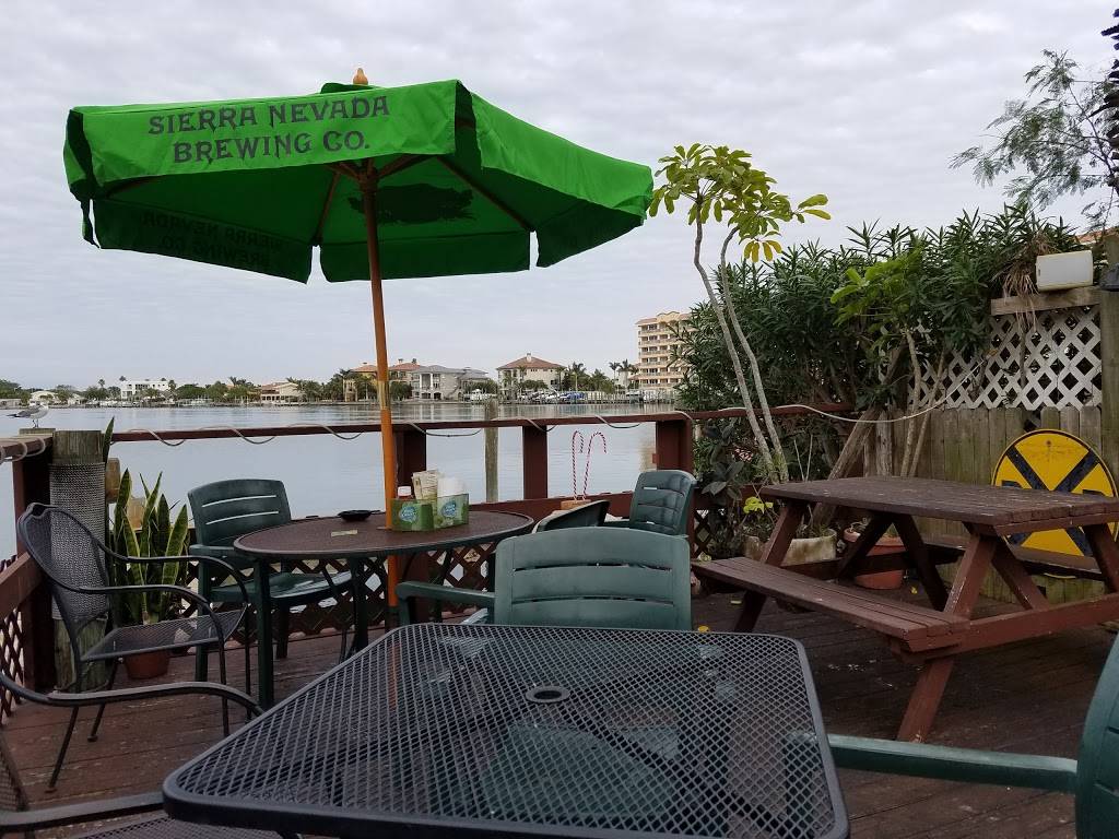 Wahoos Waterside Pub and Patio | restaurant | 17801 Gulf Blvd, Redington Shores, FL 33708, USA | 7273935525 OR +1 727-393-5525