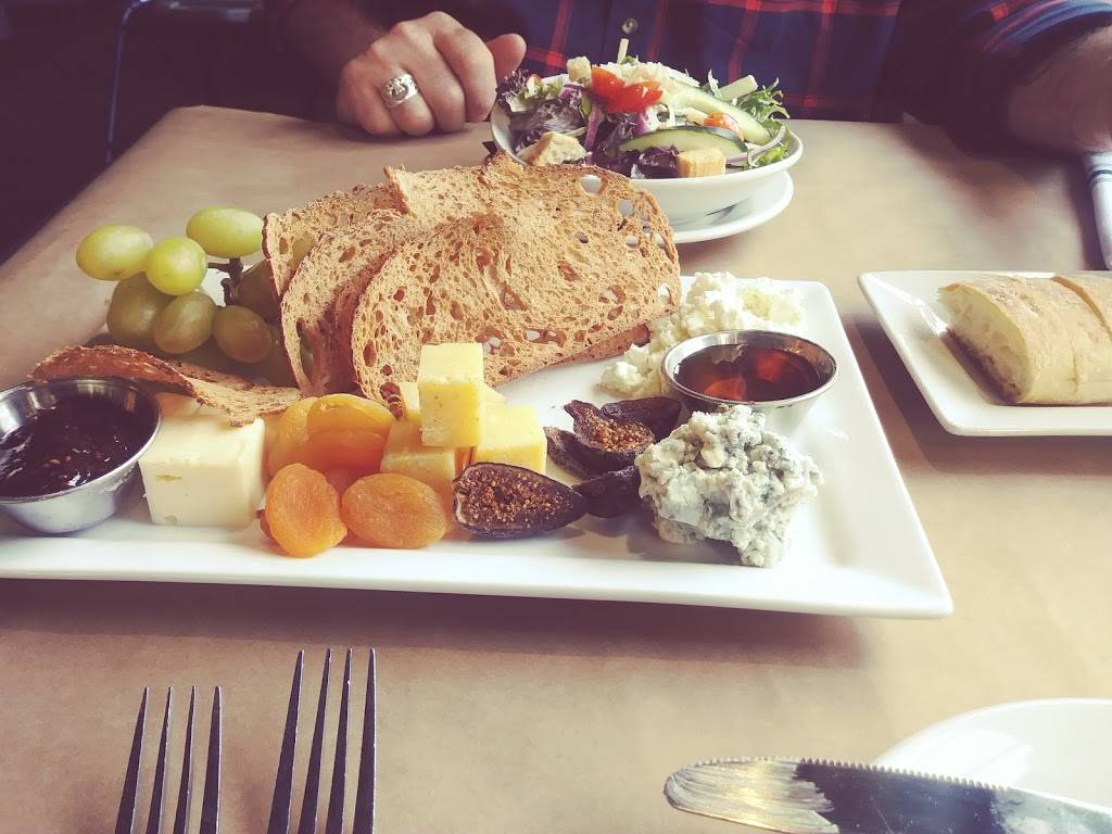 Table 26 | restaurant | 2600 Geer Rd, Turlock, CA 95382, USA | 2096682300 OR +1 209-668-2300