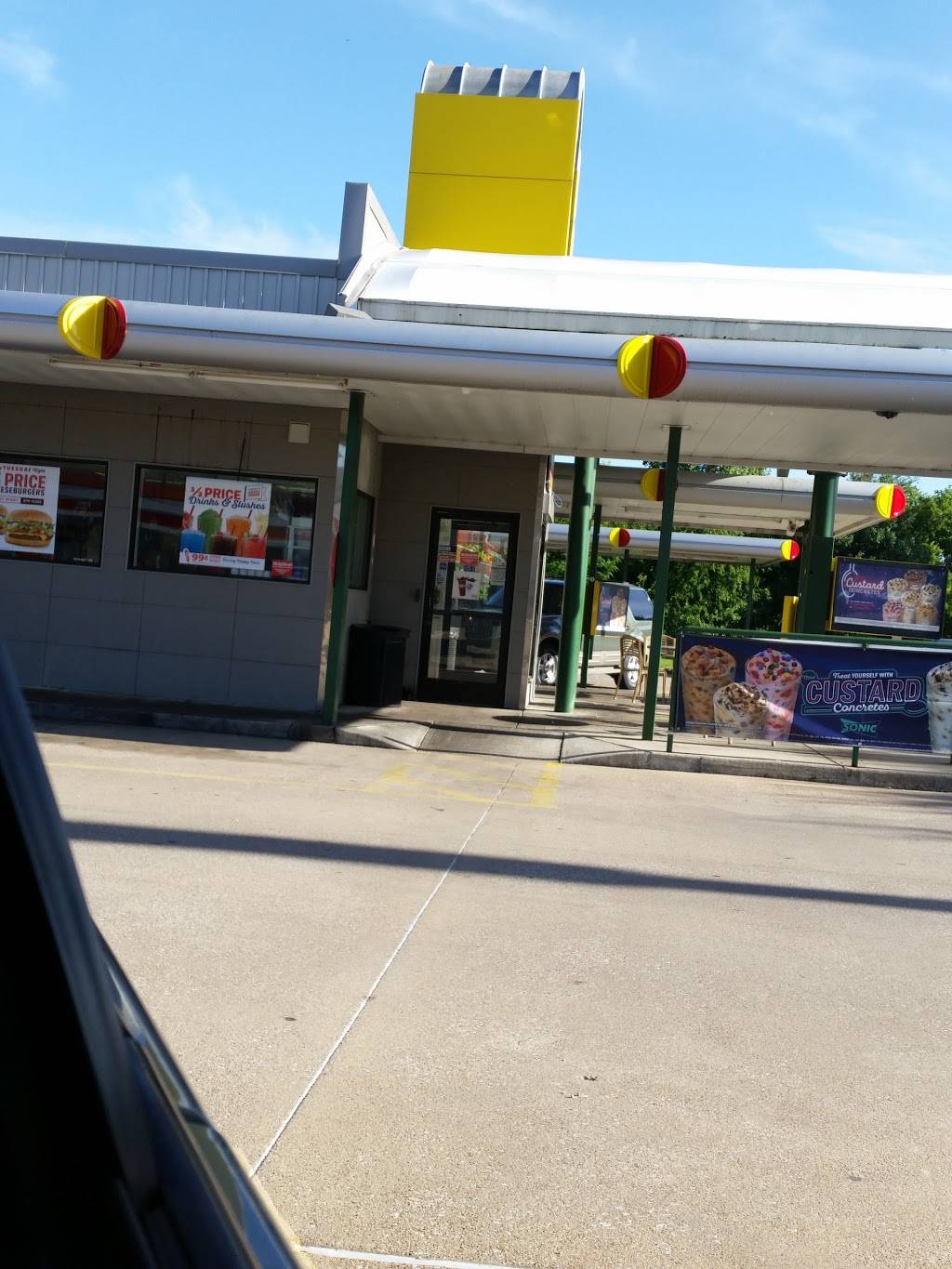 Sonic Drive-In | restaurant | 6130 N Jupiter Rd, Garland, TX 75044, USA | 9724964356 OR +1 972-496-4356