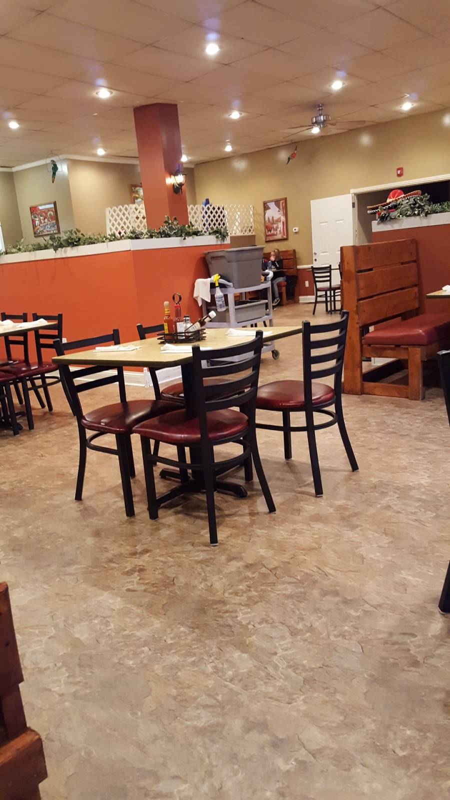 Los Agaves | restaurant | 120 N Public Square, Greensburg, KY 42743, USA | 2702992151 OR +1 270-299-2151