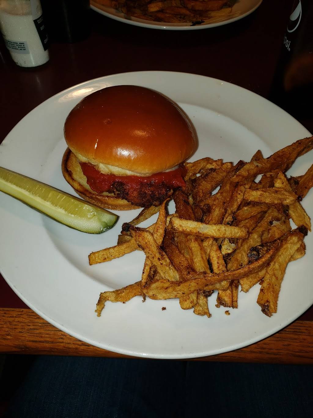 Gavins Grill | restaurant | 110 S Broadway St, New Philadelphia, OH 44663, USA | 3303432490 OR +1 330-343-2490