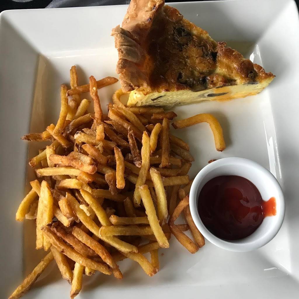 Davids Restaurant | restaurant | 168 New Lake Shore Rd, Port Dover, ON N0A 1N3, Canada | 5195830706 OR +1 519-583-0706