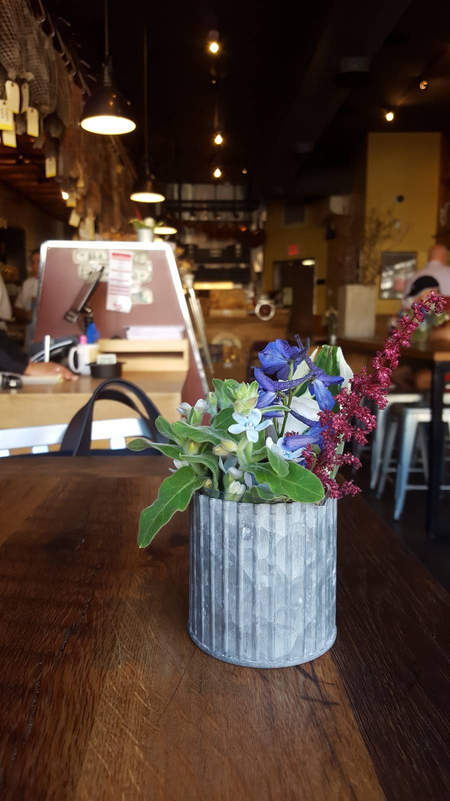 The Backroom at Moodys | restaurant | 468 Moody St, Waltham, MA 02453, USA | 7812168732 OR +1 781-216-8732