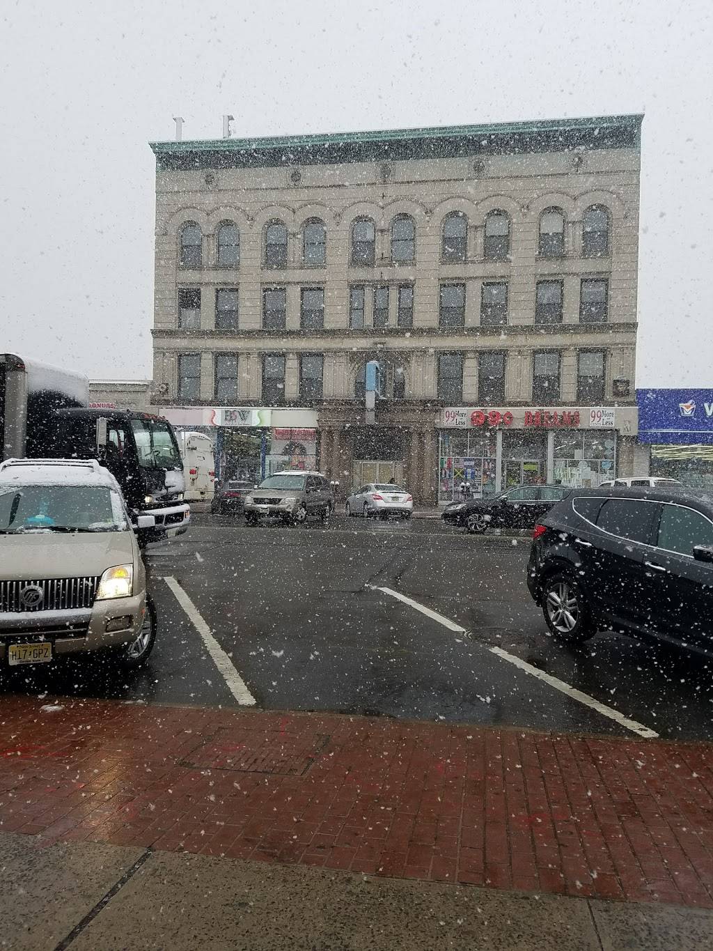 Golden Krust Caribbean Bakery & Grill | restaurant | 303 Main St, City of Orange, NJ 07050, USA | 9736727080 OR +1 973-672-7080