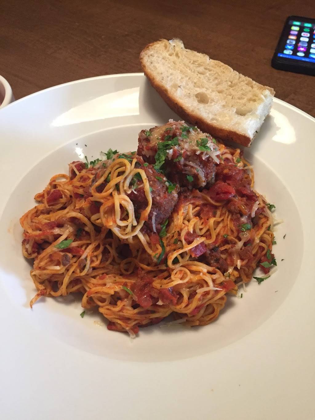 Tuscanos Pizzeria & Bistro | restaurant | 1579 Oxford St E, London, ON N5V 1W5, Canada | 5194523737 OR +1 519-452-3737