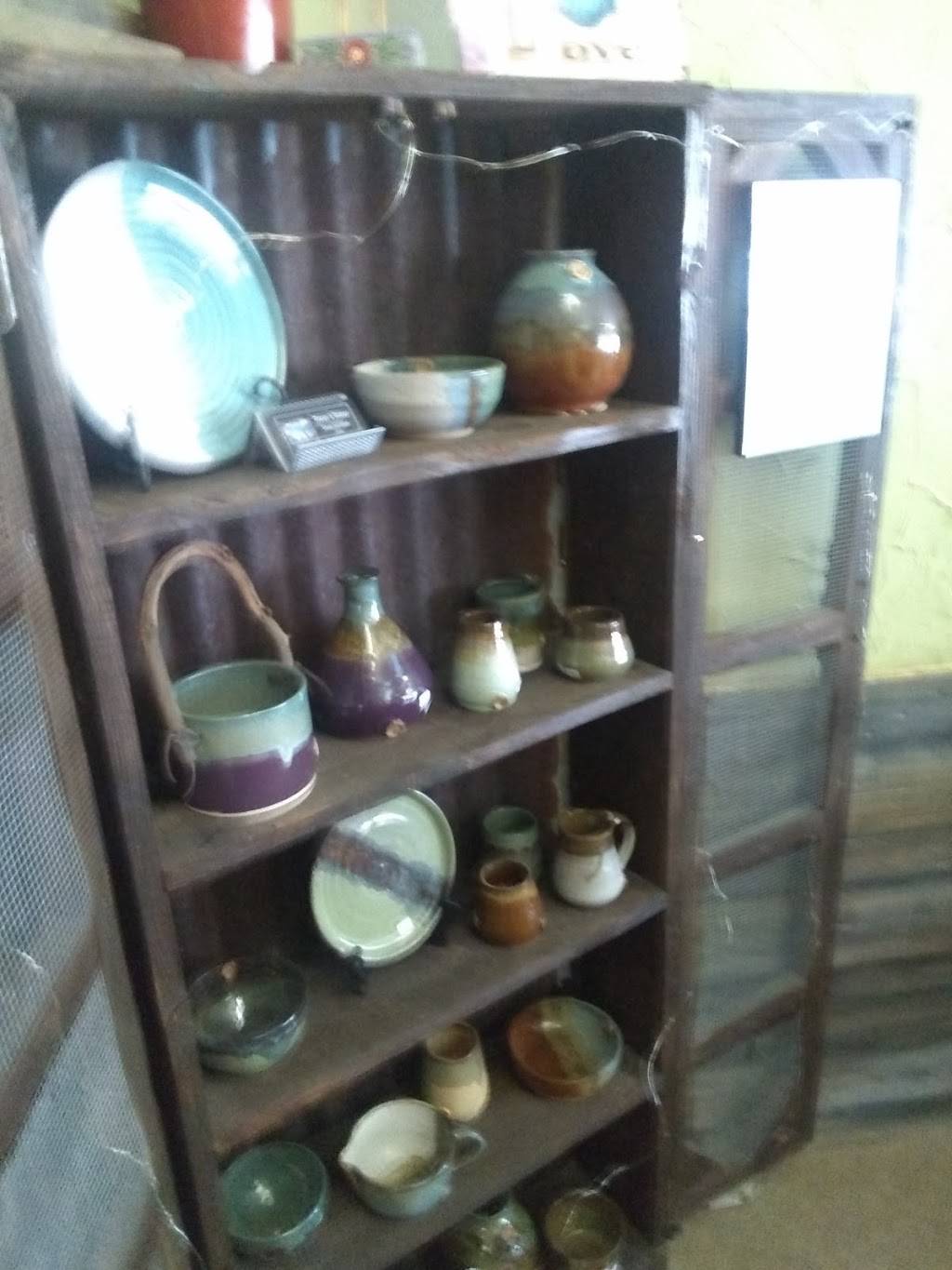 Lil Chicken Coop | restaurant | 180 Crabtree St, Trenton, GA 30752, USA | 4236453808 OR +1 423-645-3808