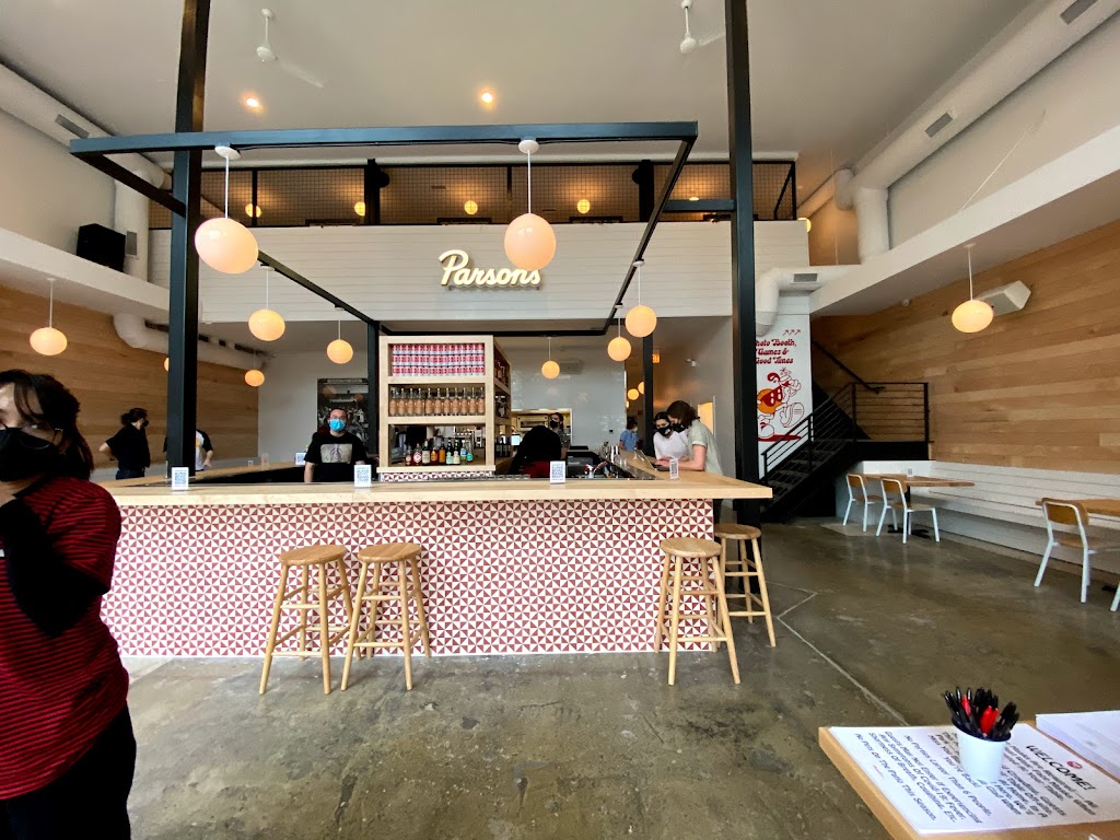 Parsons Chicken & Fish | restaurant | 2109 W Chicago Ave, Chicago, IL 60622, USA | 7736973346 OR +1 773-697-3346