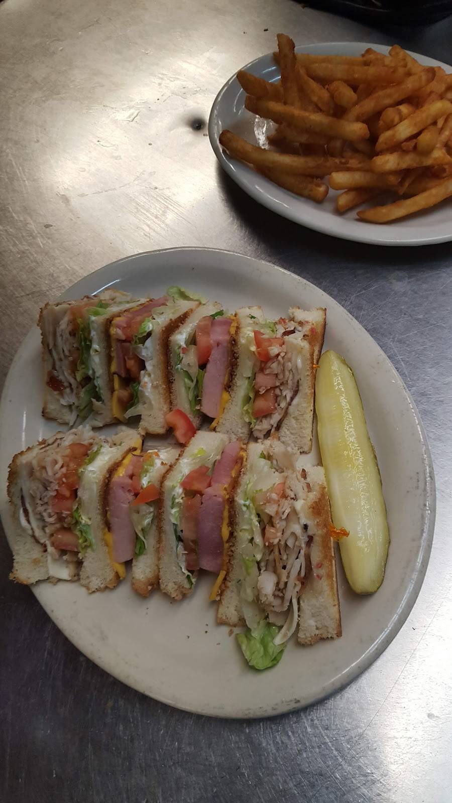 Neon Moon Restaurant and Social Club | restaurant | 4672 TX-154, Yantis, TX 75497, USA | 9033837008 OR +1 903-383-7008