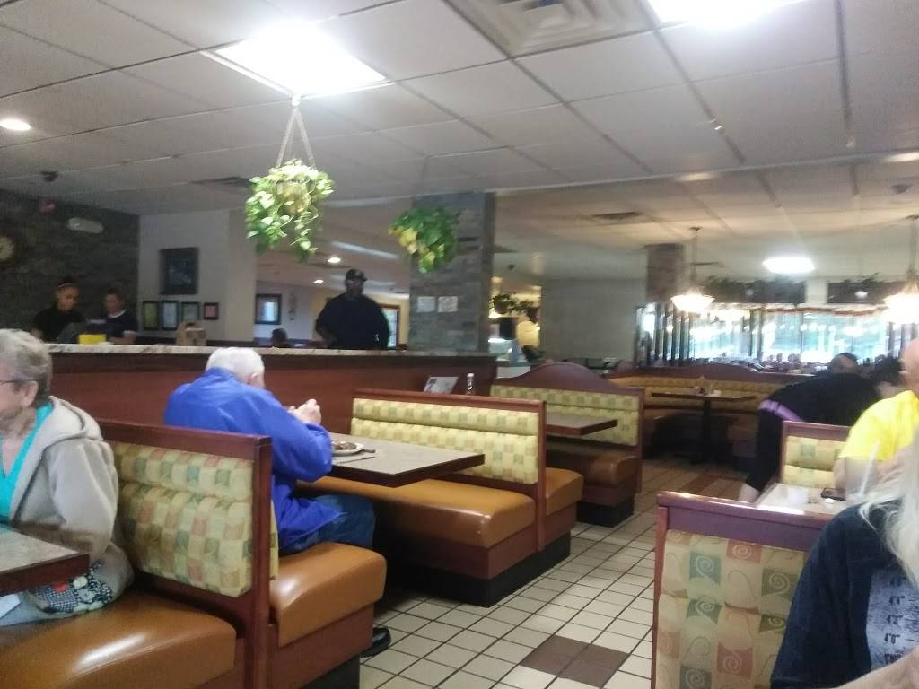 CrossPark Family Restaurant | restaurant | 1121 E Union St, Newark, NY 14513, USA | 3153319120 OR +1 315-331-9120