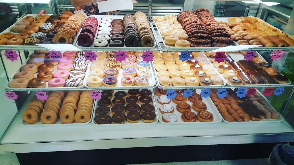 Hole in One Donuts | restaurant | 1113 W Dr Martin Luther King Jr Blvd, Seffner, FL 33584, USA | 8136624560 OR +1 813-662-4560