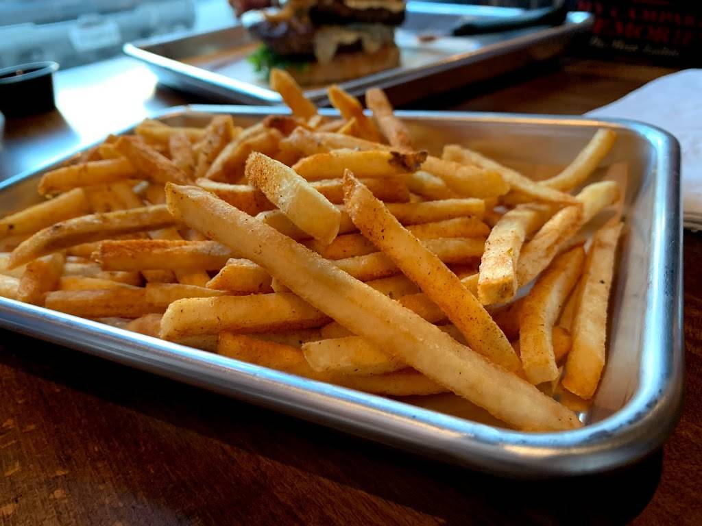 Backwoods Burgers | restaurant | 1214 W F St, Oakdale, CA 95361, USA | 2093222953 OR +1 209-322-2953