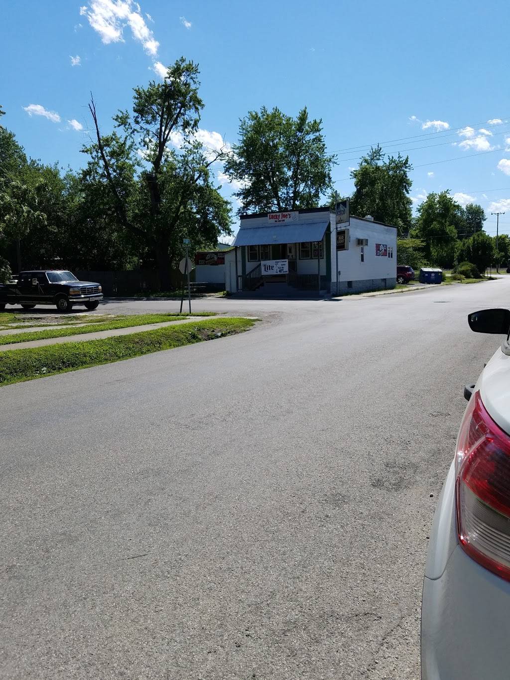 Lucky Joes Cor Bar & Grill | restaurant | 102 S Richland St, Freeburg, IL 62243, USA | 6187100056 OR +1 618-710-0056