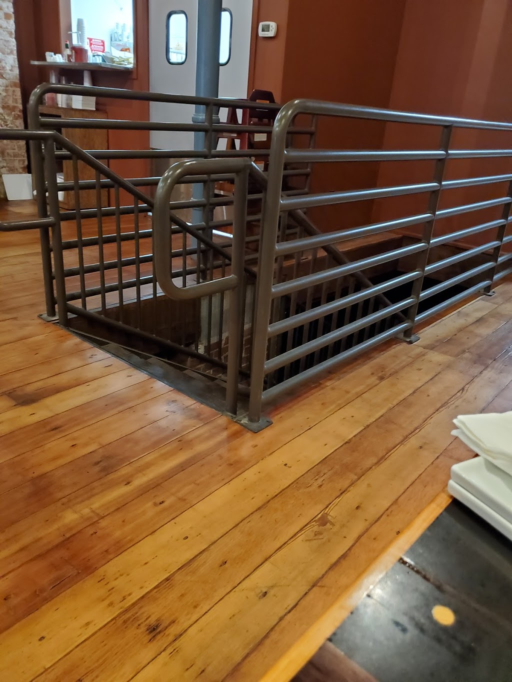 Lake Bottom Brewery & Distillery | restaurant | 105 E Main St, Visalia, CA 93291, USA | 5597542757 OR +1 559-754-2757