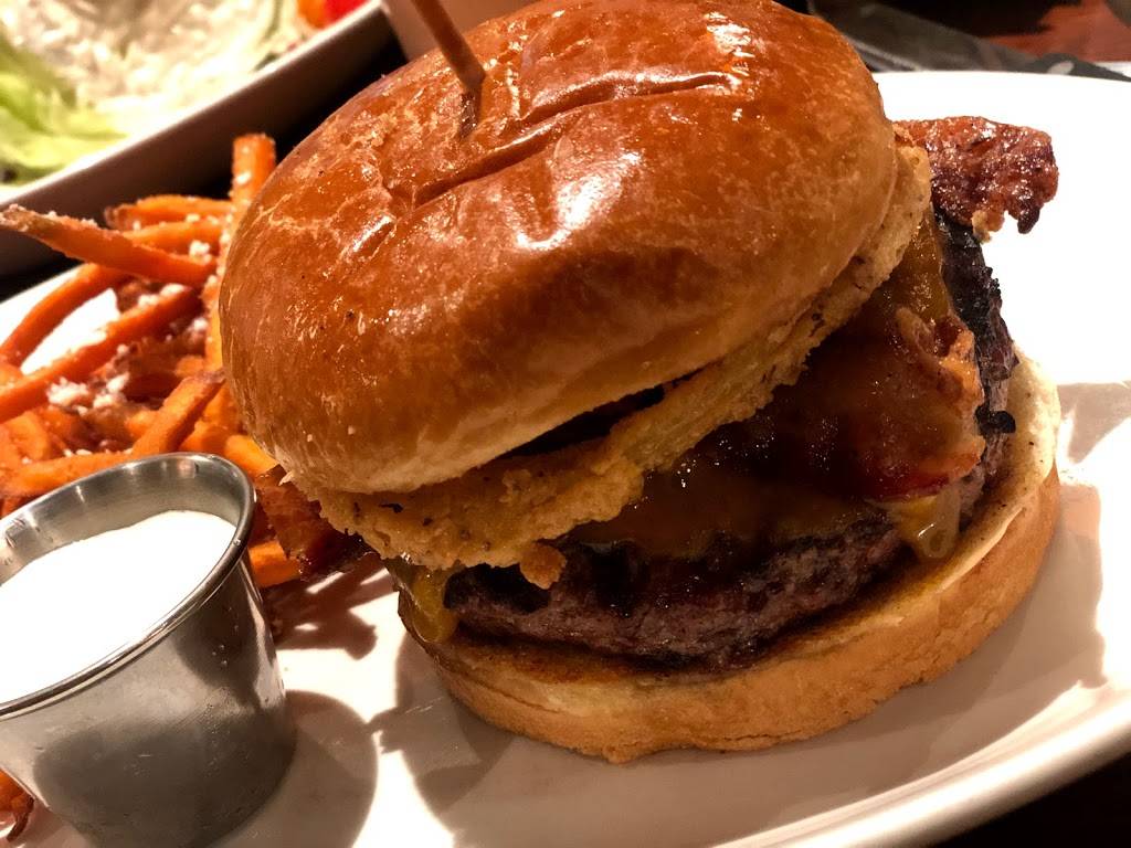 Houlihans | restaurant | 8240 Gateway Overlook Dr, Elkridge, MD 21075, USA | 4107826016 OR +1 410-782-6016