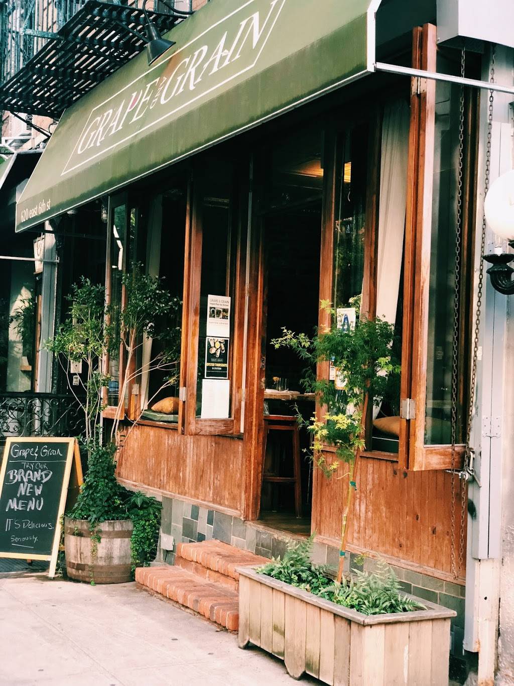 Grape and Grain | restaurant | 620 E 6th St, New York, NY 10009, USA | 6464904029 OR +1 646-490-4029