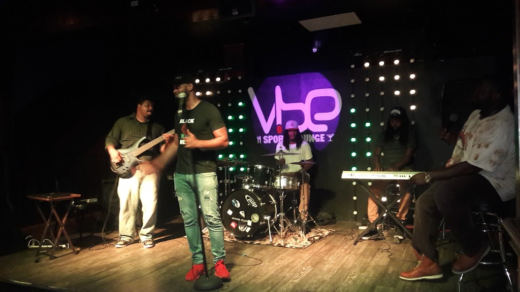 Vibe Sports Lounge | night club | 12510 North Fwy, Houston, TX 77060, USA | 2818743003 OR +1 281-874-3003