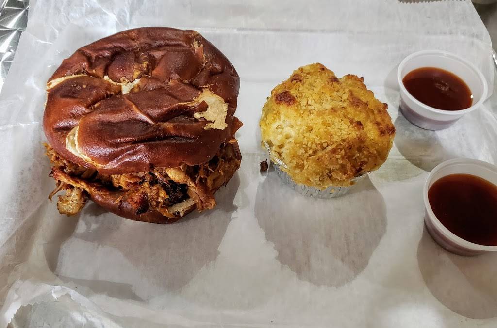 Bombers BBQ | restaurant | 435 Ridge Rd STE F, Munster, IN 46321, USA | 2198362662 OR +1 219-836-2662