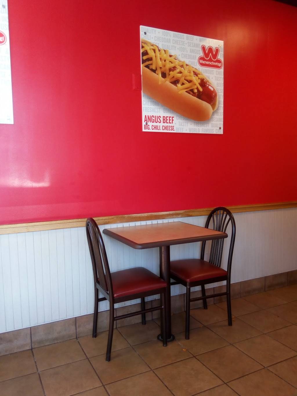 Wienerschnitzel | restaurant | 1300 Rosecrans Ave, Compton, CA 90221, USA | 3106398017 OR +1 310-639-8017