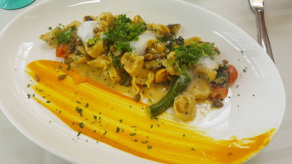 Club 19 Restaurant | restaurant | 1 Monarch Beach Resort N, Dana Point, CA 92629, USA | 9492343200 OR +1 949-234-3200