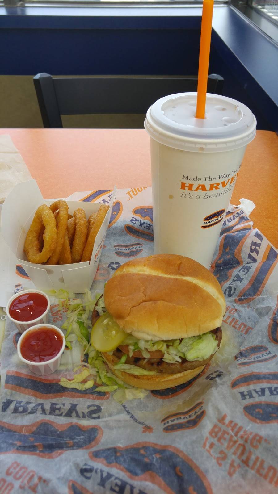 Harveys | restaurant | 991 Wellington Rd, London, ON N6E 3A9, Canada | 5196851971 OR +1 519-685-1971