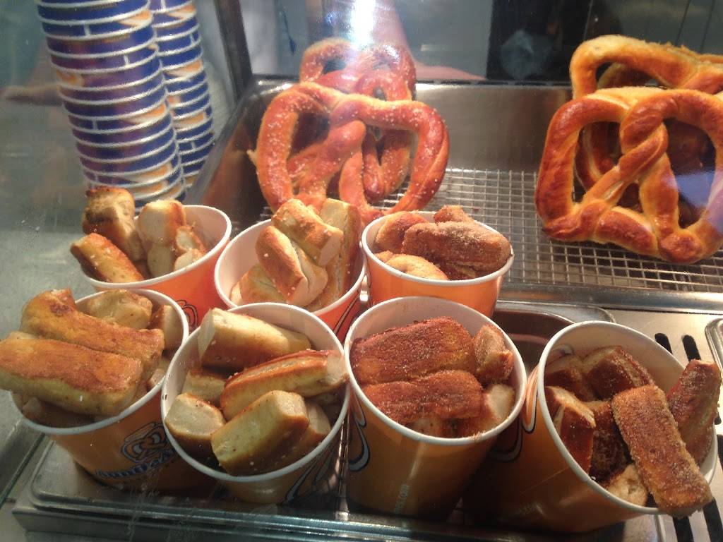 Auntie Annes Pretzels | restaurant | 578 Aviation Rd, Glens Falls, NY 12801, USA | 5187439533 OR +1 518-743-9533