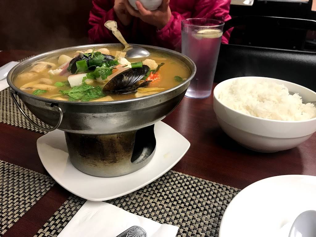 Khun Moo Thai Kitchen | restaurant | 3318, 8674 Lindley Ave, Northridge, CA 91325, USA | 8187093966 OR +1 818-709-3966