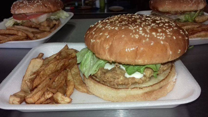 Pollos Reysa | restaurant | calle, Principal y o 16 de Agosto, El Pipila, 22206 Tijuana, B.C., Mexico | 016642103188 OR +52 664 210 3188