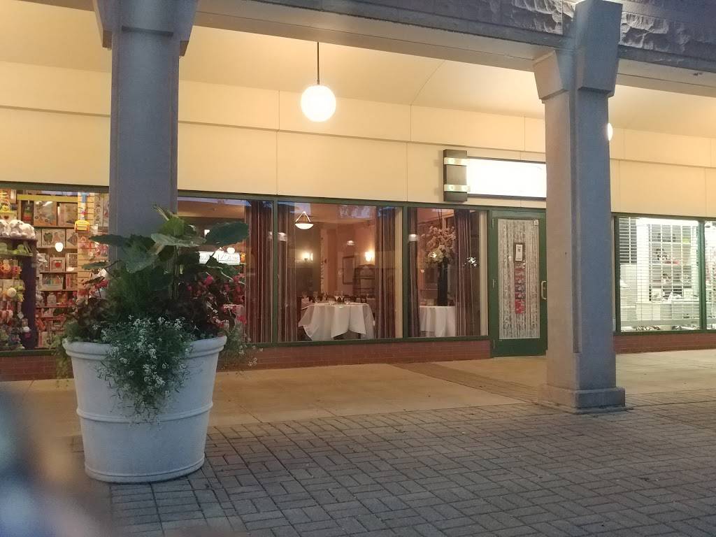 La Petite Folie | restaurant | 1504 E 55th St, Chicago, IL 60615, USA | 7734931394 OR +1 773-493-1394