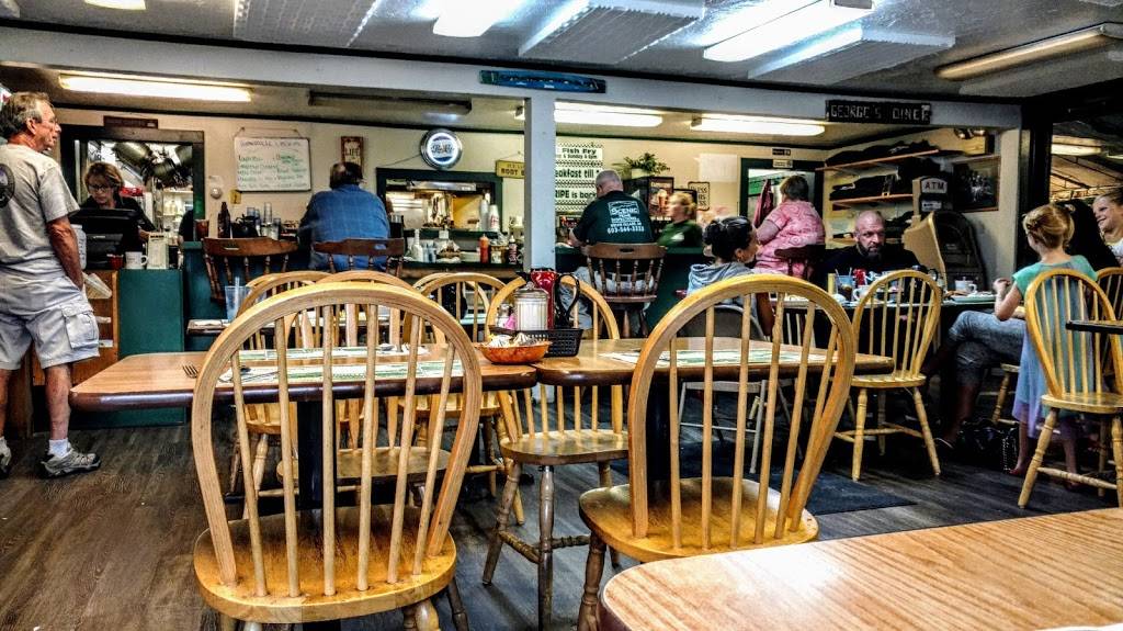 Georges Diner | restaurant | 10 Plymouth St, Meredith, NH 03253, USA | 6032798723 OR +1 603-279-8723