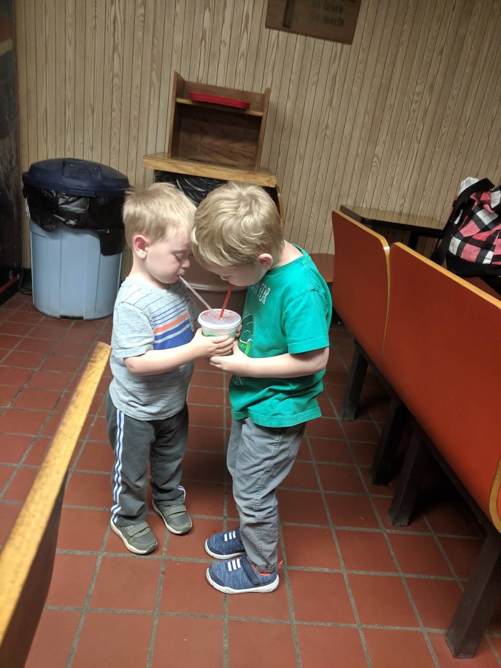 Jean-Os Pizzeria | restaurant | 5319 E Pleasant Valley Blvd, Tyrone, PA 16686, USA | 8146845730 OR +1 814-684-5730