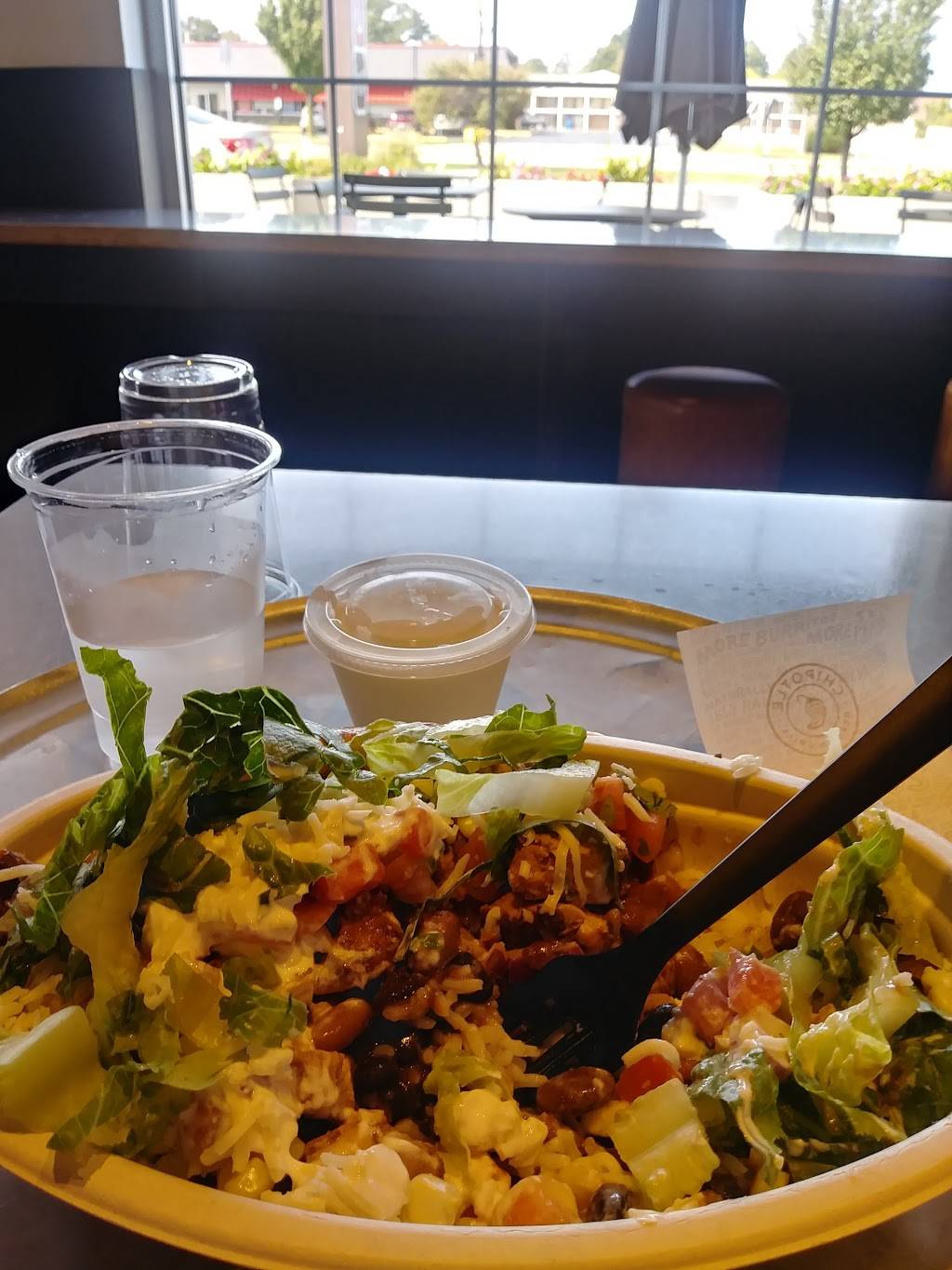 Chipotle Mexican Grill | restaurant | 901 N Leavitt Rd, Amherst, OH 44001, USA | 4409894100 OR +1 440-989-4100