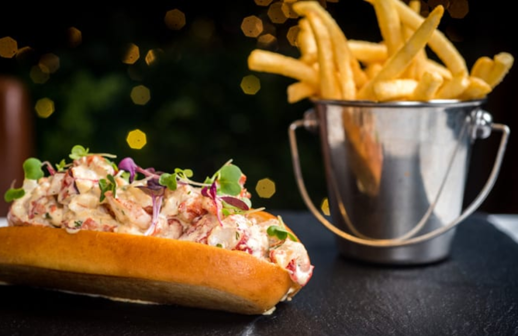 The White Barn Bistro | restaurant | 37 Beach Ave, Kennebunk, ME 04043, USA | 2079672321 OR +1 207-967-2321