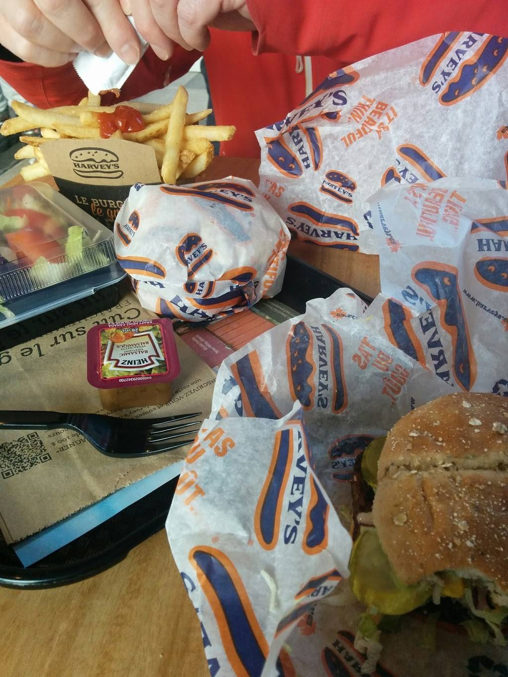 Harveys | restaurant | 543 Steeles Ave. Unit #1 Steeles Ave and, Kennedy Rd S, Brampton, ON L6W 4S2, Canada | 9054595207 OR +1 905-459-5207