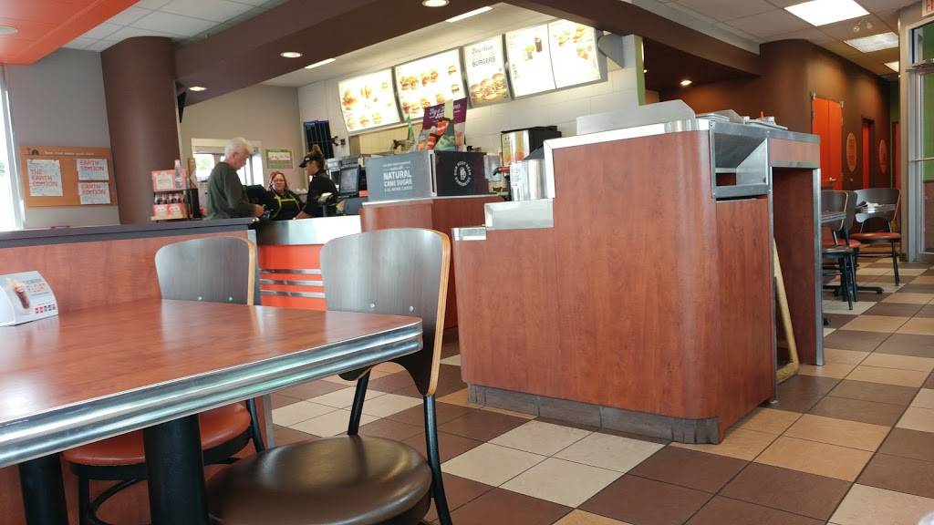 A&W Canada | restaurant | 3100 Howard Ave, Windsor, ON N8X 3Y8, Canada | 5199696685 OR +1 519-969-6685